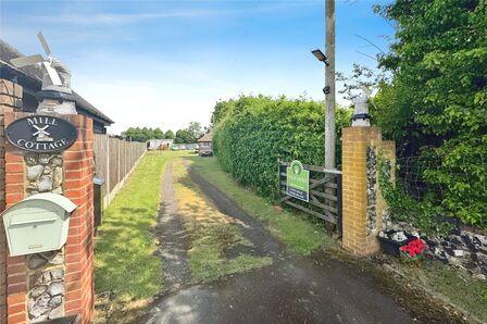 Throwley Forstal, 4 bedroom Detached Bungalow for sale, £725,000