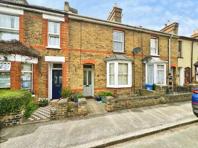 3 bedroom Mid Terrace House for sale