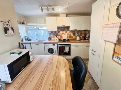 2 bedroom Detached Property for sale