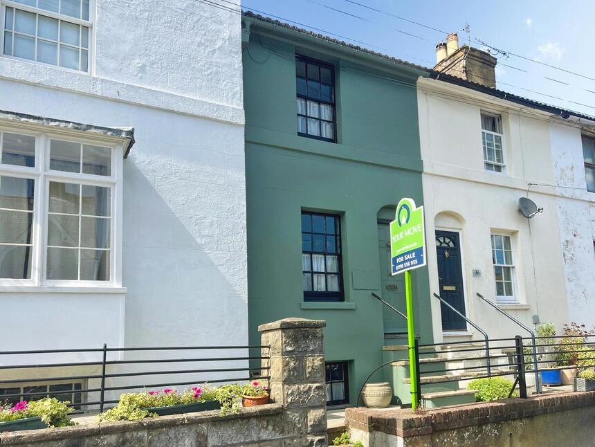 2 bedroom Mid Terrace House for sale
