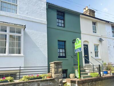 2 bedroom Mid Terrace House for sale
