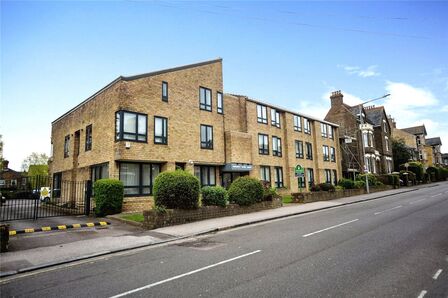Newton Road, 3 bedroom Flat to rent, &pound;1,350 pcm