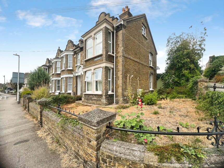 Main image of 4 bedroom End Terrace House for sale, Briton Road, Faversham, Kent, ME13