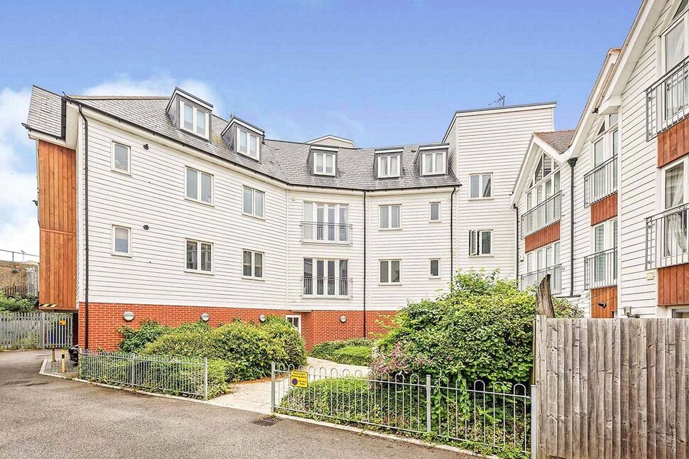 Main image of 2 bedroom Flat for sale, Regent Street, Whitstable, Kent, CT5