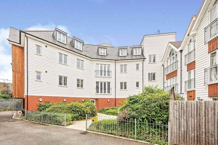 Regent Street, 2 bedroom Flat for sale, &pound;260,000