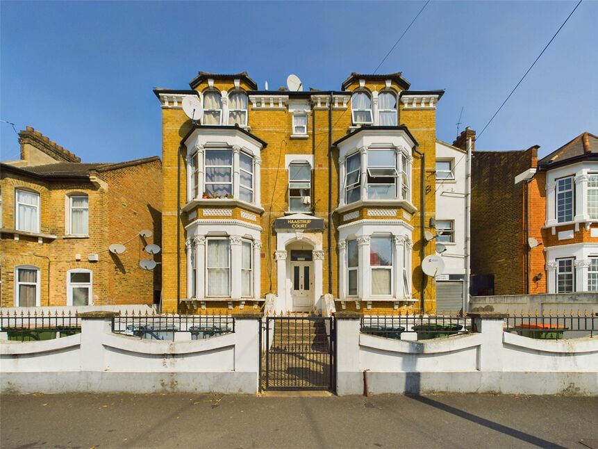 Main image of 3 bedroom  Flat to rent, Earlham Grove, Forest Gate, E7