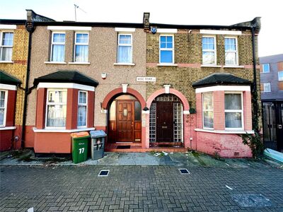3 bedroom Mid Terrace House to rent