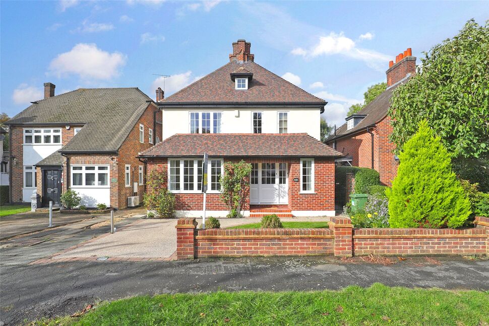 4 bedroom Detached House for sale, Risebridge Road, Gidea Park, RM2 £