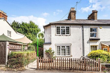 Middle Hill, 4 bedroom Semi Detached House to rent, £2,400 pcm