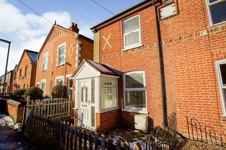 Rusham Road, 3 bedroom Semi Detached House to rent, £2,025 pcm