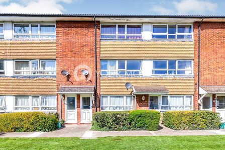 Mandeville Court Strode Street, 3 bedroom  Flat to rent, £1,400 pcm