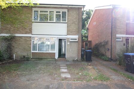 Cherrywood Avenue, 4 bedroom Semi Detached House to rent, £2,300 pcm