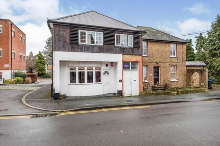 Harvest Road, 5 bedroom Semi Detached House to rent, £2,550 pcm