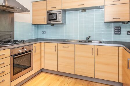 Albany Court Albany Place, 2 bedroom  Flat to rent, £1,700 pcm