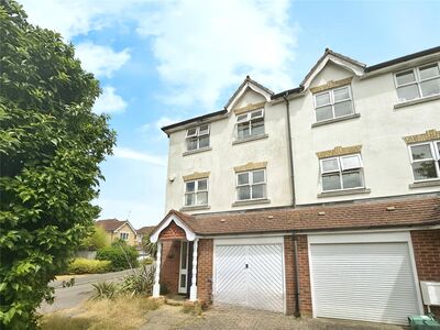 Nightingale Shott, 5 bedroom Semi Detached House to rent, £3,200 pcm