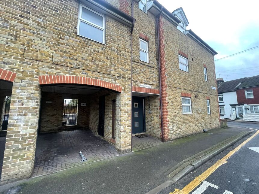 Main image of 1 bedroom  Flat to rent, Crown Street, Gillingham, Kent, ME7