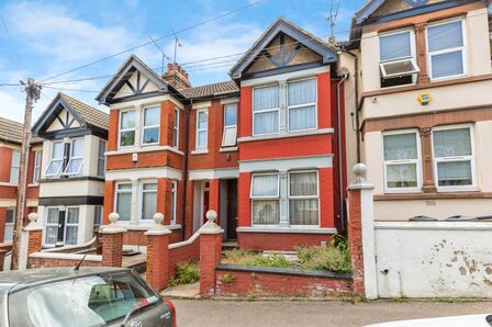 3 bedroom Mid Terrace House for sale