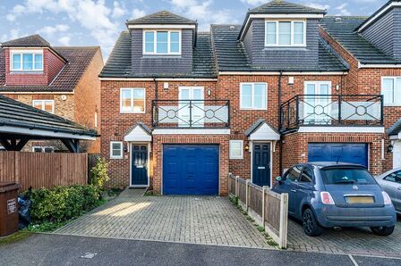 4 bedroom Semi Detached House to rent