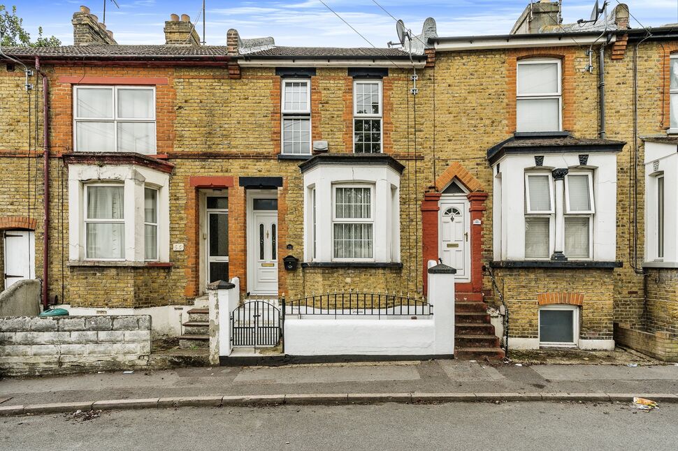 3 bedroom Mid Terrace House for sale