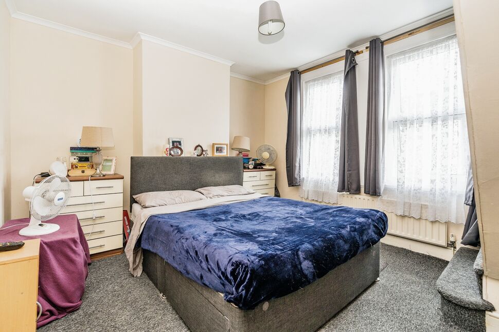 3 bedroom Mid Terrace House for sale, Burnt Oak Terrace, Gillingham