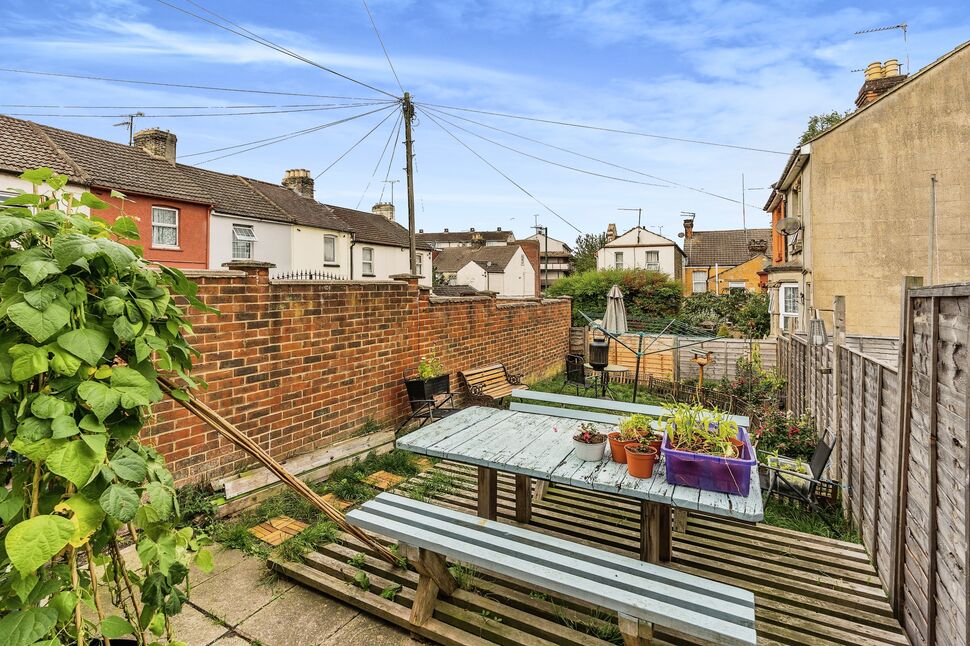 3 bedroom Mid Terrace House for sale, Burnt Oak Terrace, Gillingham