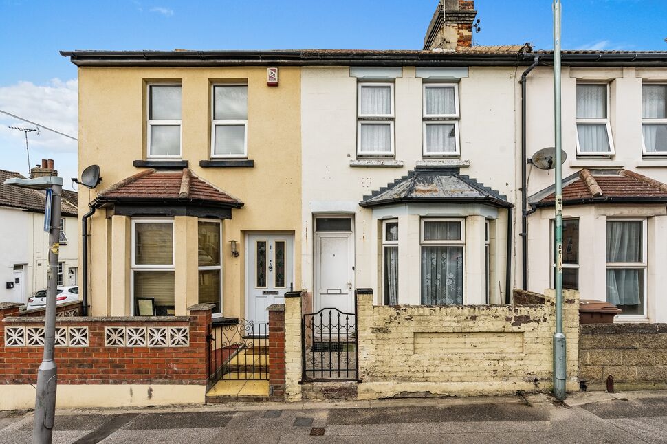 3 bedroom Mid Terrace House for sale, Burnt Oak Terrace, Gillingham, ME7 £230,000