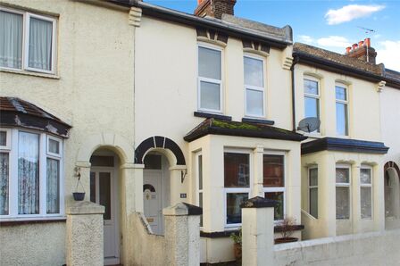 3 bedroom Mid Terrace House to rent