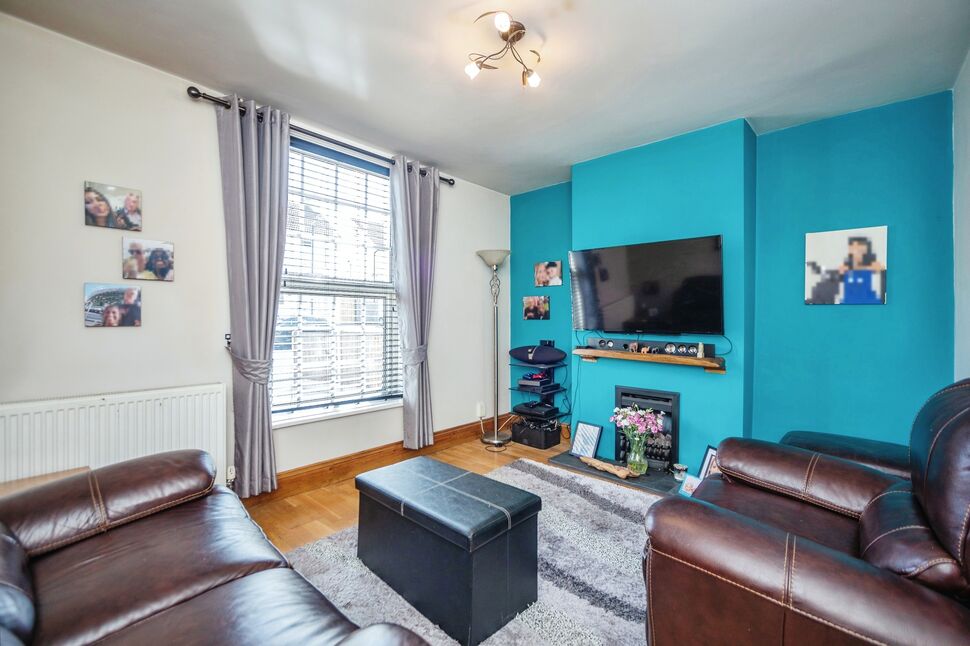 2 bedroom Semi Detached House for sale, Napier Road, Gillingham, ME7