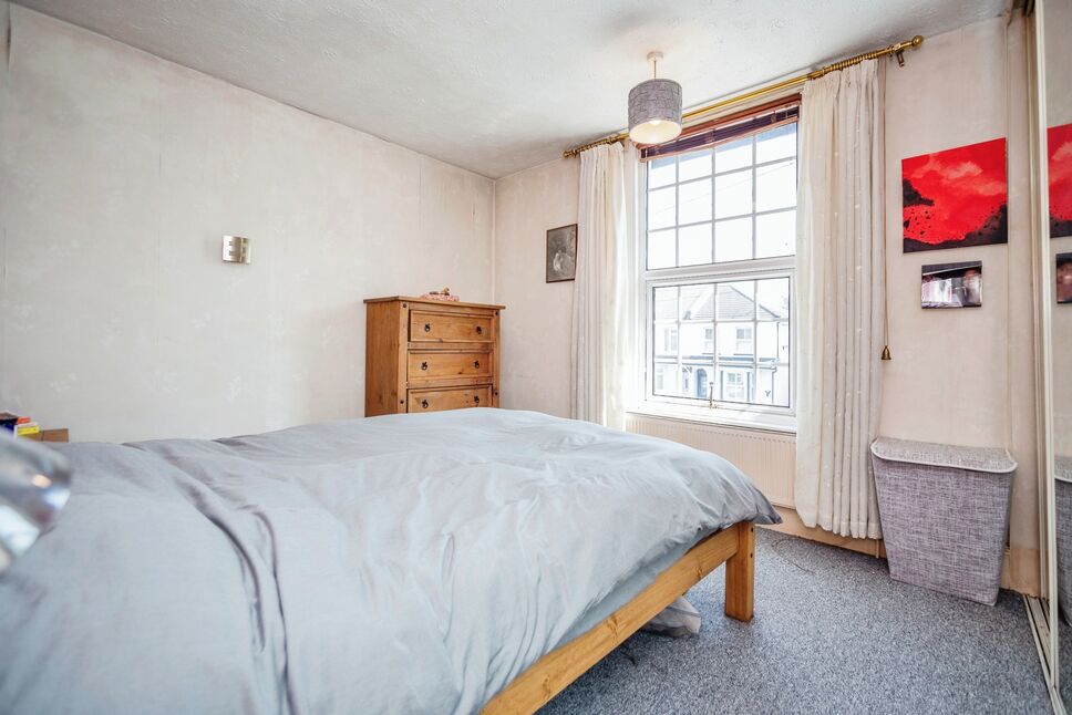 2 bedroom Semi Detached House for sale, Napier Road, Gillingham, ME7