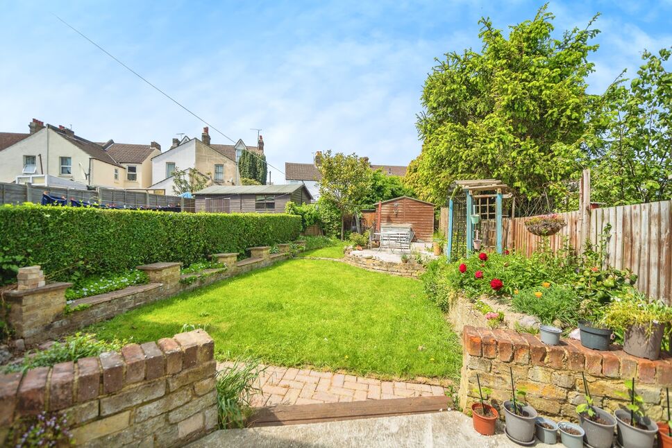 2 bedroom Semi Detached House for sale, Napier Road, Gillingham, ME7