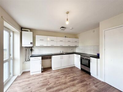 Kingswood Road, 2 bedroom  Flat to rent, £1,200 pcm