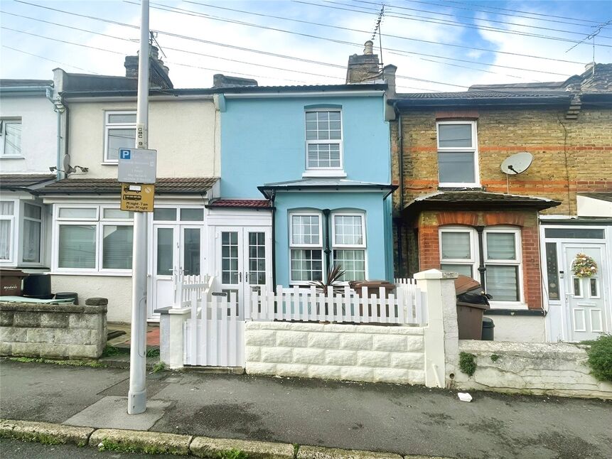 3 bedroom Mid Terrace House to rent, Chaucer Road, Gillingham, ME7 £