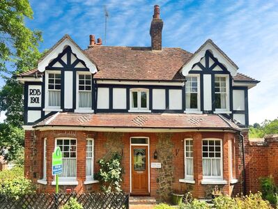 Pear Tree Lane, 2 bedroom Detached House for sale, £465,000