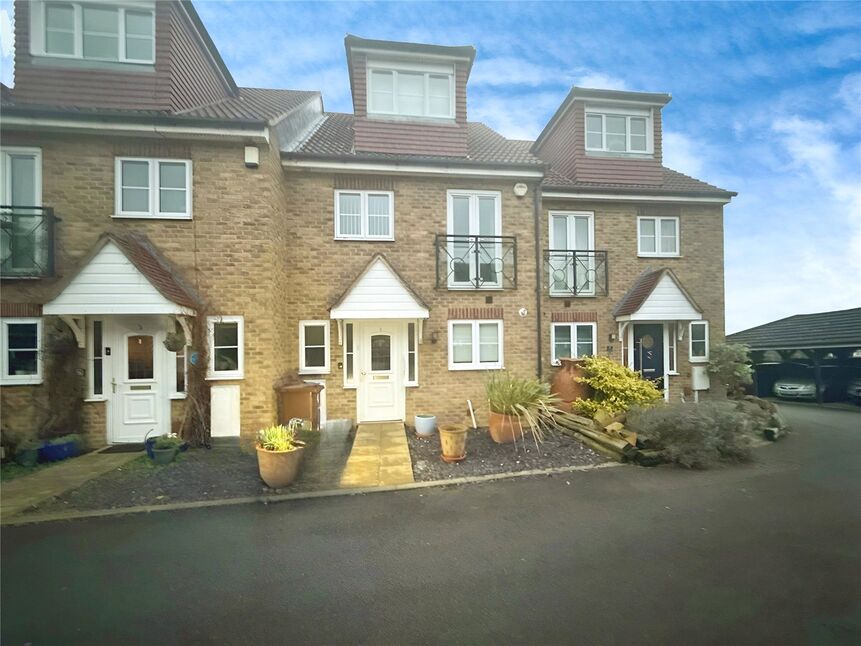 Main image of 4 bedroom Mid Terrace House to rent, Mariners View, Gillingham, Kent, ME7
