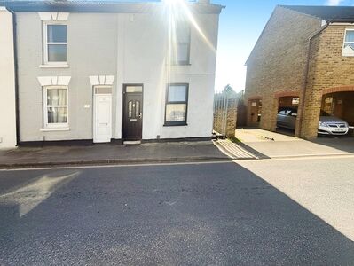 3 bedroom End Terrace House to rent