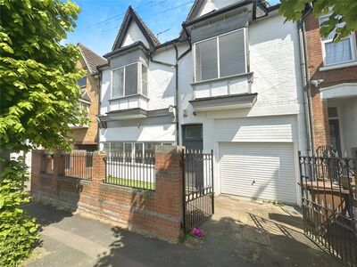 Rock Avenue, 4 bedroom Mid Terrace House to rent, £2,300 pcm