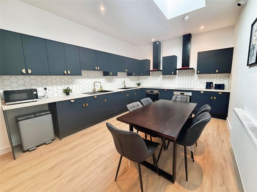 Main image of 1 bedroom Room to rent, High Street, Gillingham, Kent, ME7