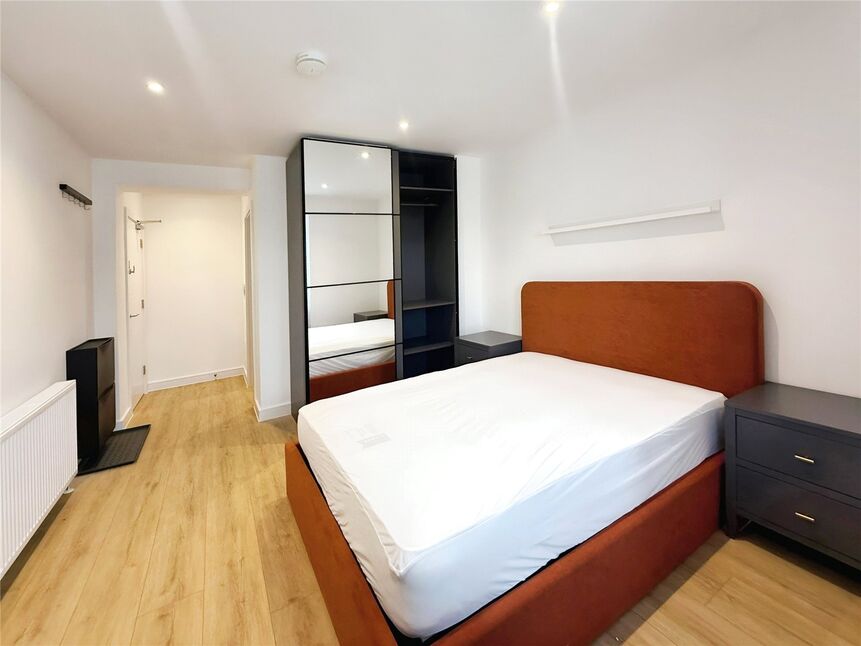 Main image of 1 bedroom  Room to rent, High Street, Gillingham, Kent, ME7