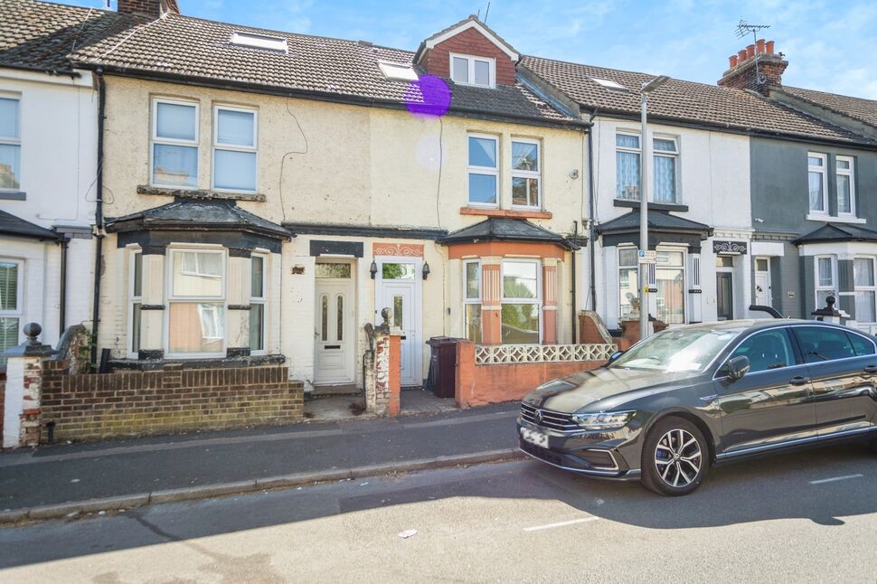 4 bedroom Mid Terrace House for sale