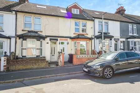 4 bedroom Mid Terrace House for sale