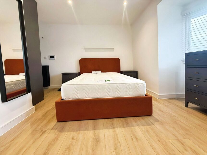 Main image of 1 bedroom Room to rent, High Street, Gillingham, Kent, ME7