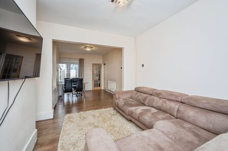 3 bedroom Mid Terrace House for sale