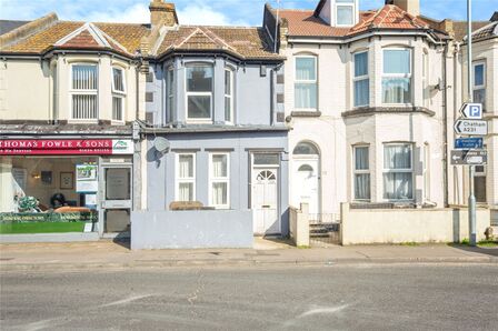 2 bedroom Mid Terrace Flat for sale