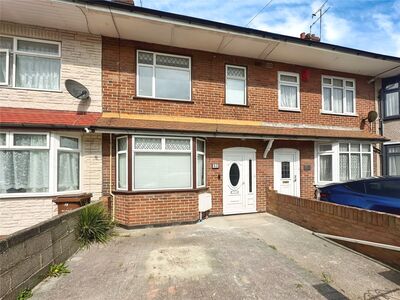 3 bedroom Mid Terrace House for sale
