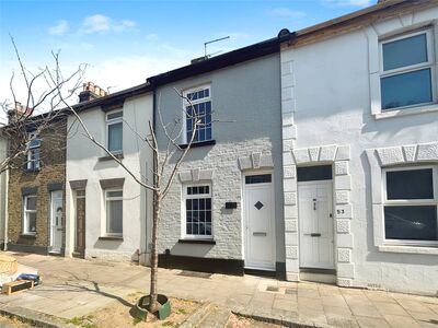 West Street, 3 bedroom Mid Terrace House to rent, £1,500 pcm