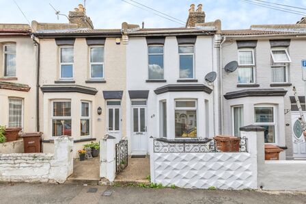 Milton Road, 3 bedroom Mid Terrace House for sale, £260,000
