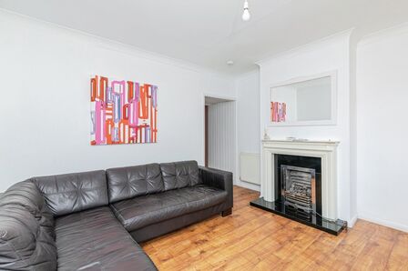 3 bedroom Mid Terrace House for sale