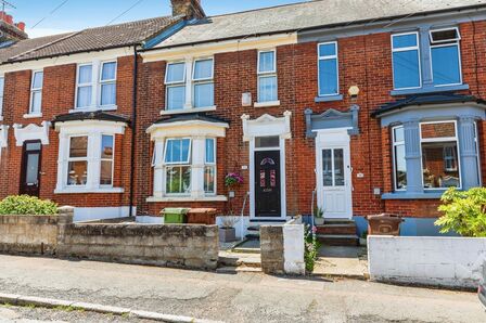4 bedroom Mid Terrace House for sale