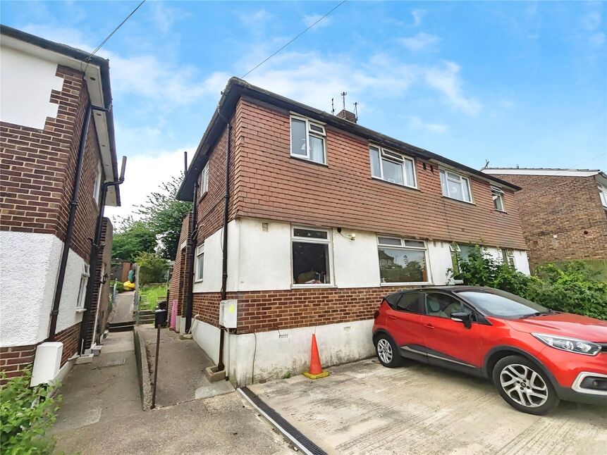 Main image of 2 bedroom Flat for sale, Vale Drive, Chatham, Kent, ME5