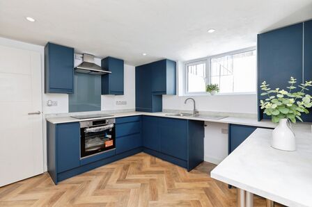 3 bedroom Mid Terrace House for sale